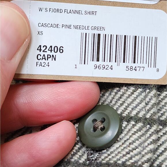 NWT Patagonia Women's Fjord Flannel Shirt: Cascade: Pine Needle Green - Picture 5 of 5